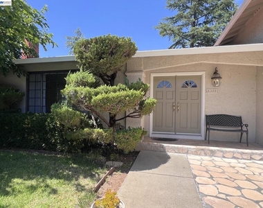 212 Mountaire Cir - Photo Thumbnail 3