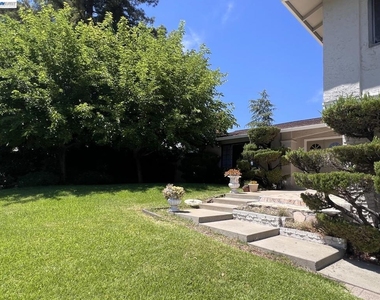 212 Mountaire Cir - Photo Thumbnail 1
