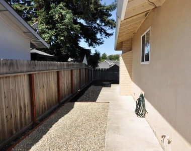 9127 Tangerine St - Photo Thumbnail 16