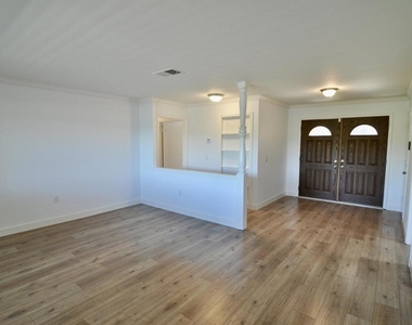 9127 Tangerine St - Photo Thumbnail 3