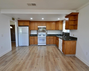 9127 Tangerine St - Photo Thumbnail 4