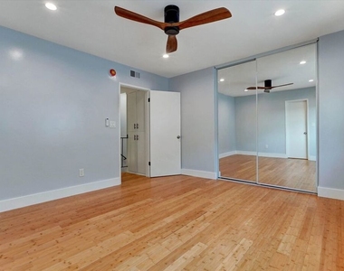 5726 Woodman Avenue - Photo Thumbnail 15