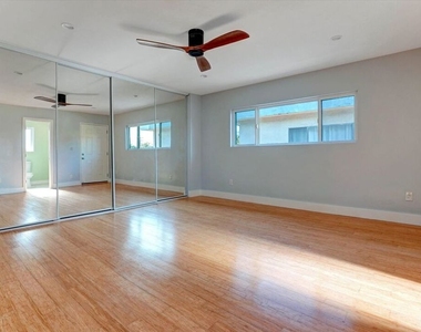 5726 Woodman Avenue - Photo Thumbnail 25