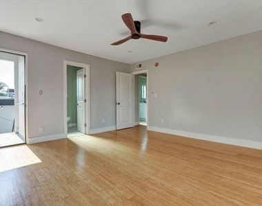 5726 Woodman Avenue - Photo Thumbnail 27