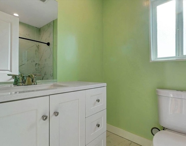 5726 Woodman Avenue - Photo Thumbnail 28