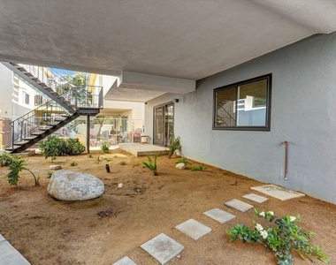 5726 Woodman Avenue - Photo Thumbnail 6