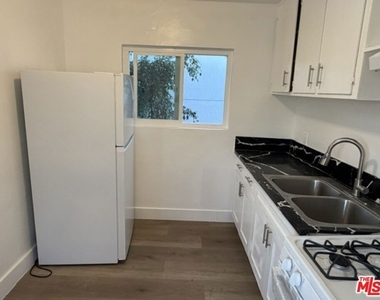 3857 Mont Clair Street - Photo Thumbnail 11