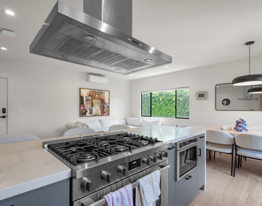 838 N Mansfield Avenue - Photo Thumbnail 13