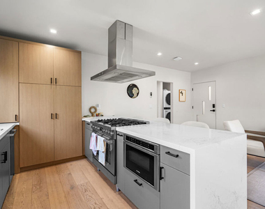 838 N Mansfield Avenue - Photo Thumbnail 12