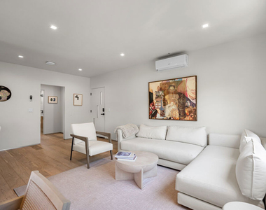 838 N Mansfield Avenue - Photo Thumbnail 4