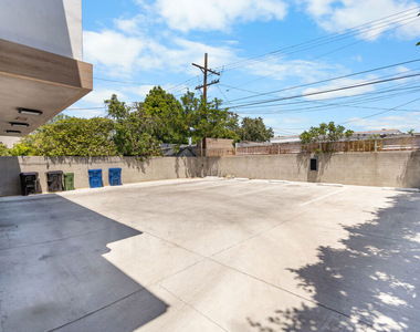838 N Mansfield Avenue - Photo Thumbnail 3