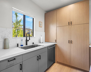 838 N Mansfield Avenue - Photo Thumbnail 11