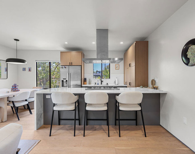 838 N Mansfield Avenue - Photo Thumbnail 8