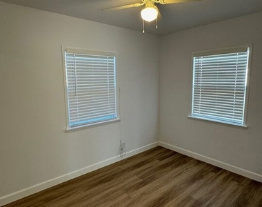 2601 Obama Boulevard - Photo Thumbnail 6