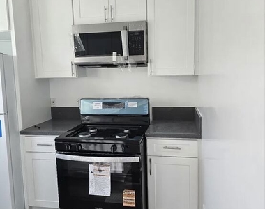 1028 N Ardmore Avenue - Photo Thumbnail 4
