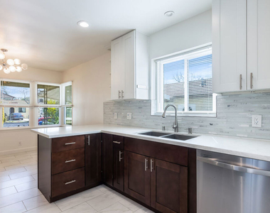 1561 Hazelwood Avenue - Photo Thumbnail 3