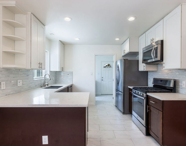 1561 Hazelwood Avenue - Photo Thumbnail 2