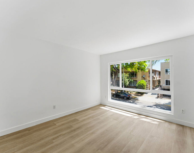 929 N Stanley Avenue - Photo Thumbnail 11