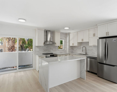 929 N Stanley Avenue - Photo Thumbnail 5