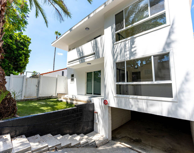 929 N Stanley Avenue - Photo Thumbnail 17