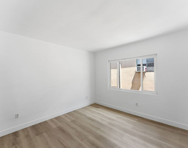 929 N Stanley Avenue - Photo Thumbnail 13