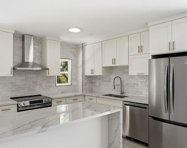 929 N Stanley Avenue - Photo Thumbnail 8
