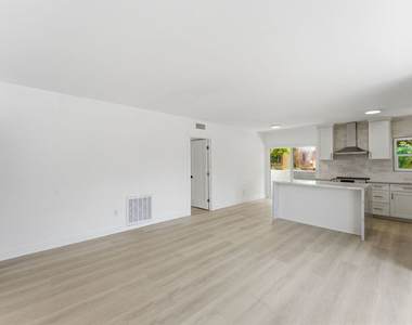 929 N Stanley Avenue - Photo Thumbnail 2