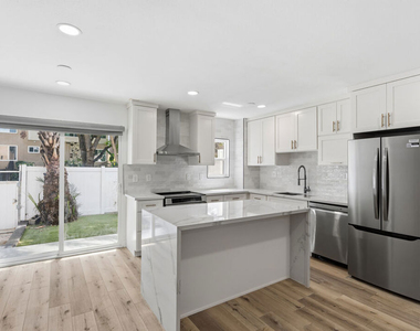 929 N Stanley Avenue - Photo Thumbnail 6