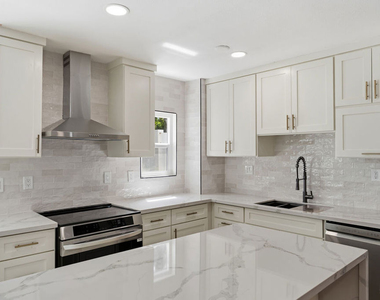 929 N Stanley Avenue - Photo Thumbnail 11