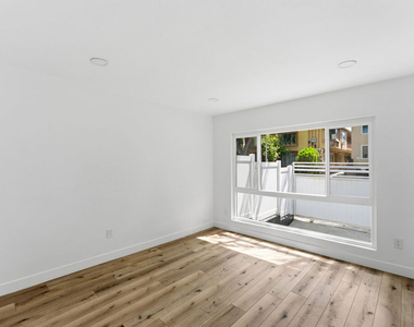 929 N Stanley Avenue - Photo Thumbnail 12