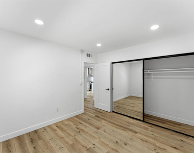 929 N Stanley Avenue - Photo Thumbnail 15