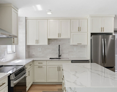 929 N Stanley Avenue - Photo Thumbnail 10