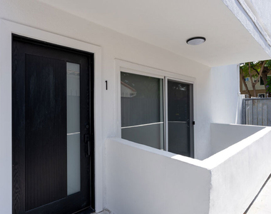 929 N Stanley Avenue - Photo Thumbnail 1