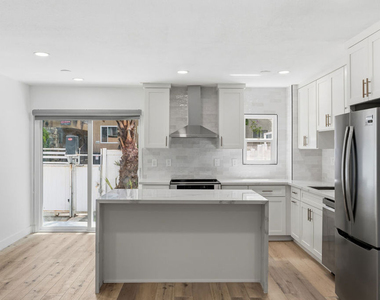 929 N Stanley Avenue - Photo Thumbnail 7