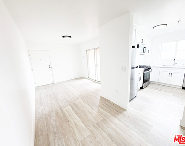 2637 S Manhattan Place - Photo Thumbnail 5