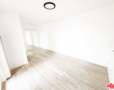 2637 S Manhattan Place - Photo Thumbnail 1