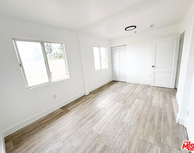 2637 S Manhattan Place - Photo Thumbnail 14