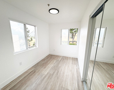 2637 S Manhattan Place - Photo Thumbnail 18