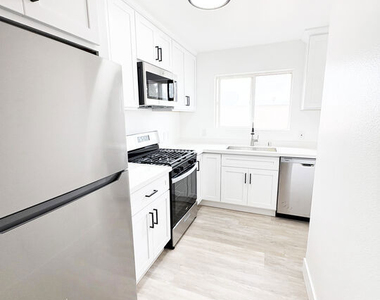 2637 S Manhattan Place - Photo Thumbnail 6