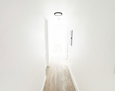 2637 S Manhattan Place - Photo Thumbnail 10
