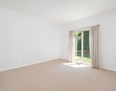 1528 Rising Glen Road - Photo Thumbnail 8