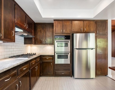 1528 Rising Glen Road - Photo Thumbnail 4