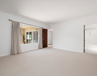 1528 Rising Glen Road - Photo Thumbnail 11