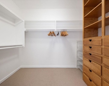 1528 Rising Glen Road - Photo Thumbnail 12