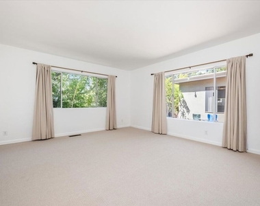 1528 Rising Glen Road - Photo Thumbnail 10