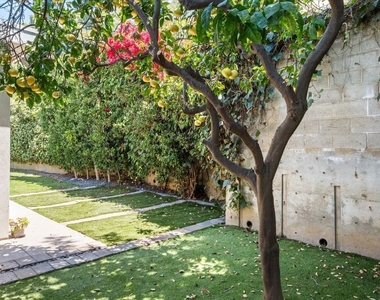 1528 Rising Glen Road - Photo Thumbnail 15