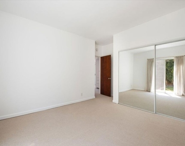 1528 Rising Glen Road - Photo Thumbnail 9