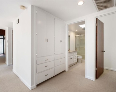 1528 Rising Glen Road - Photo Thumbnail 7