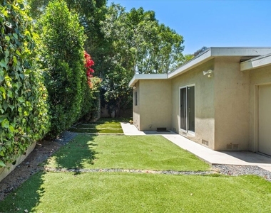 1528 Rising Glen Road - Photo Thumbnail 17