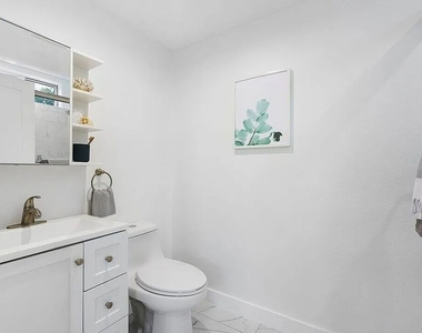 842 11th St - Photo Thumbnail 18